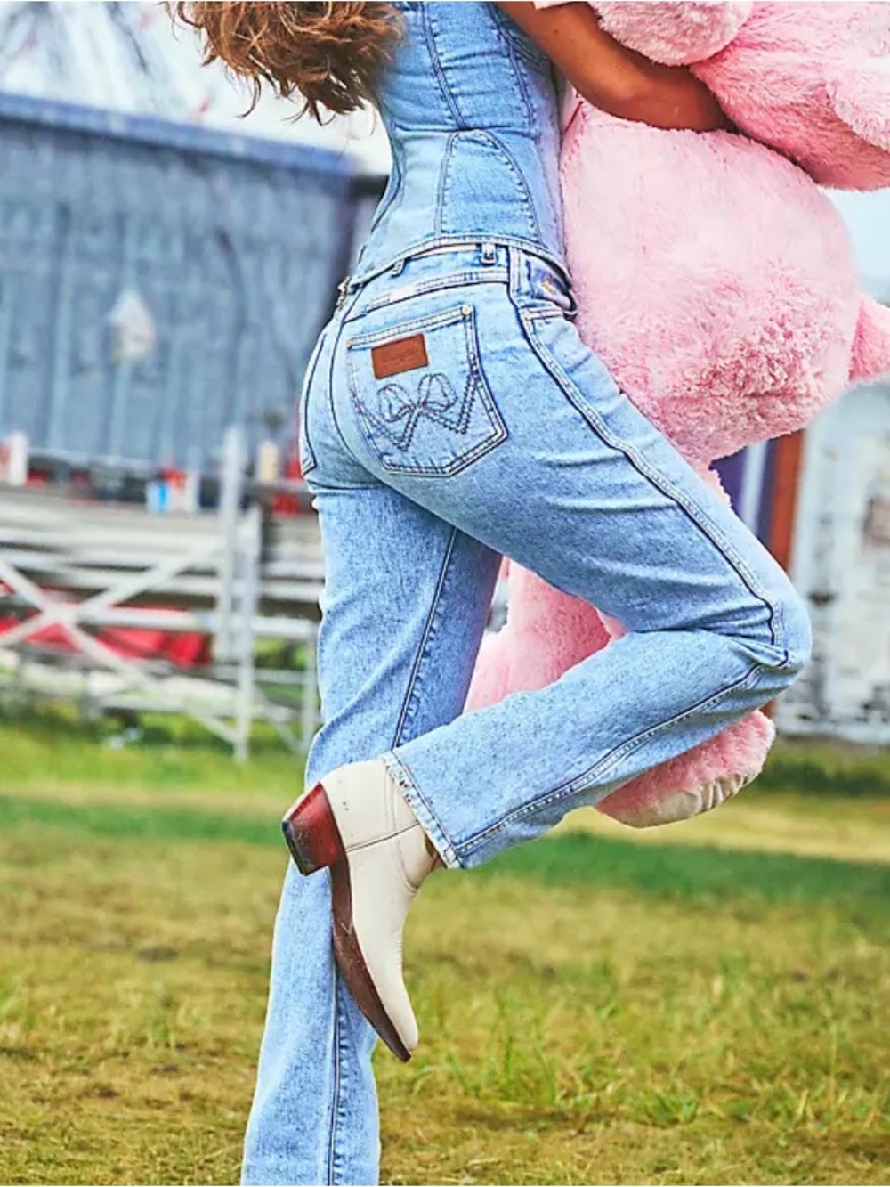 Wrangler Women’s Light Blue High-Rise Jeans with Bow Embroidery - Picture 2 of 4